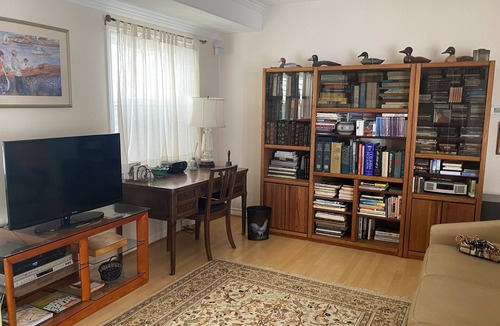 Old Towne House | Enjoy Seal Beach! Parking, Internet, Pool table and AC! 4 Bdr sleeps 10