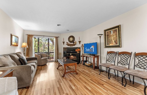 Table Rock Condo | Enjoy the Indoors and Outdoors in this Adorable Condo! This Oasis Allows Pets