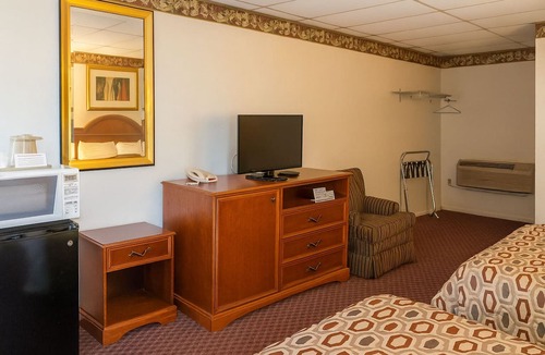 Campbelltown Hotel | Enjoyable Stay For Sure! 4 Relaxing Units w/FREE Breakfast, Swimming Pool!