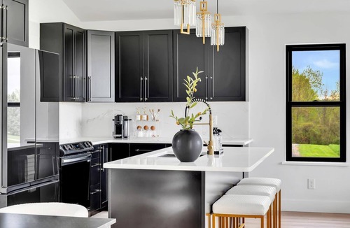 Tully House | Entire Luxury house, Firepit, EV Charger, beak&skiff, cider house, golfing