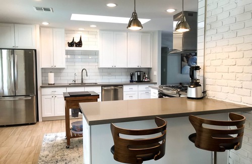 Park Scottsdale One House | Epic VACATION Adventure– Heated Pool, 86” Smart TV, Wolf Den + 5 Min to Old Town