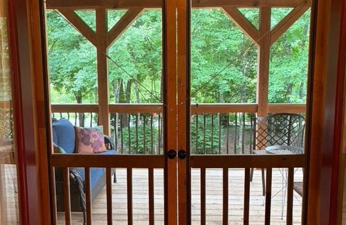 Sylva House | EriVio Walteri-Riverfront-Private Entry