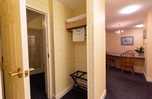 Middlebury Hotel | Essenhaus Inn & Conf. Center