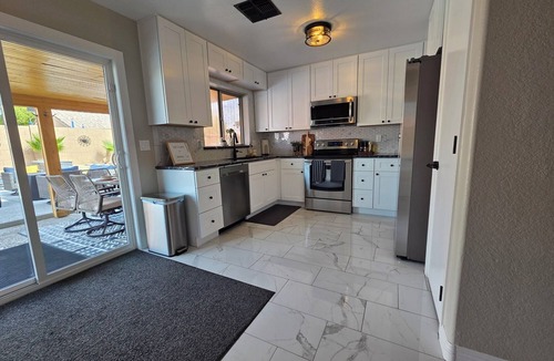 Suncliff House | *Everything NEW* FREE Heated Pool* Luxury Oasis*