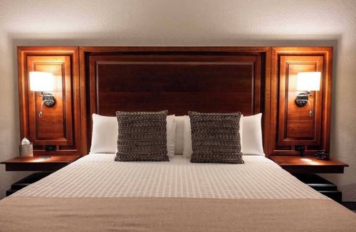 Hillsdale Hotel | Executive King Handicap Room with Modern Amenities & Breakfast