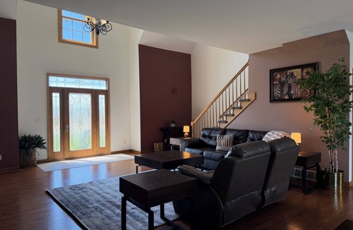 Birch Run Township House | Expansive Home for Gathering & Relaxing, Sleeps 14. Close to Frankenmuth.