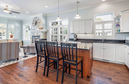 South Haven Condo | Experience coastal bliss at 'A Wave From It All', a spacious 4-bedroom home in South Haven.