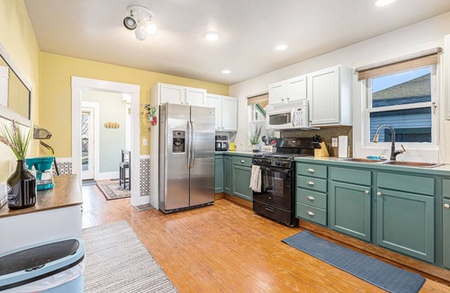 East Grand Rapids Apartment | Experience comfort, convenience, and charm in our lovely Carriage House.