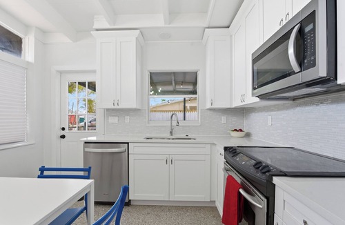 Oldsmar House | Experience Timeless Mid-Century Comfort Near Oldsmar’s Best Attractions