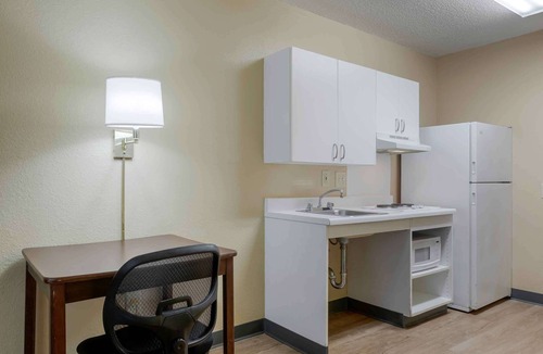 Farmington Hills Hotel | Extended Stay America Select Suites Detroit Farmington Hills
