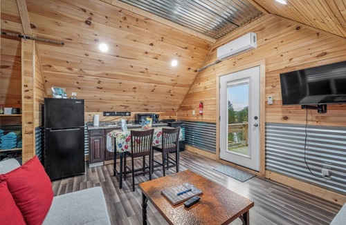 Bryant Apartment | Fall Foliage Retreat: Kayaks, Hot Tub, and Pond Deck