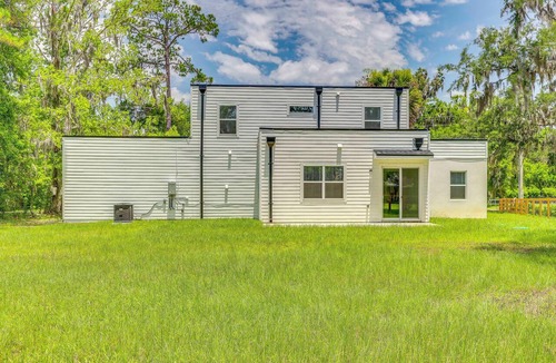 Northside House | Families w/Pets! Jacksonville Home 18 Mi to Beach