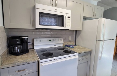 St. Marys House | Family-friendly, Less than 5 minutes from Kings Bay, water park huge backyard.