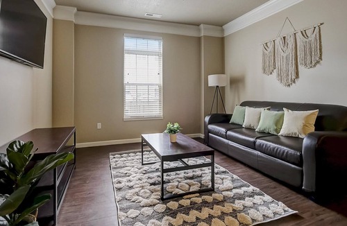 Roseland Apartment | FRONTDESK University Edge Notre Dame Apts South Bend