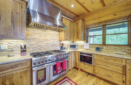 Spruce Pine Cabin | Game Room + Deck: Spacious Spruce Pine Retreat!