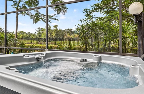 Seffner Community Alliance House | “Gather & Splash” – 3BR Pool Home w/Hot Tub