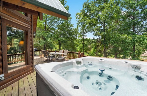 Branson Cedars Cabin | Genuine Log Cabin-Near Big Cedar! Private Hot Tub & Grill! Spacious Deck & Car Charger
