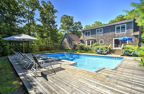Springs House | Glorious Sunset Strolls & Poolside Perfection Await!