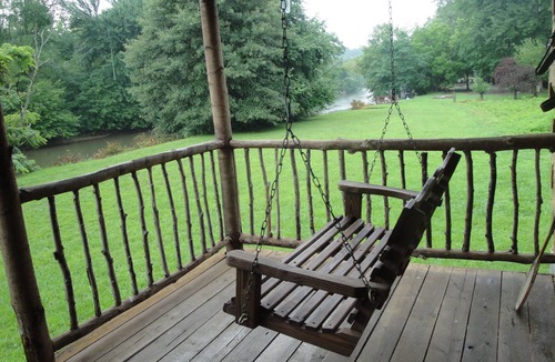 Franklin Cabin | Glory Days Riverfront Authentic restored 1800s log cabin near Gem mines