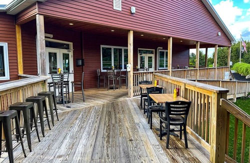 Tully Cabin | Golf, Outdoor Bar, Restaurant - The Oakwood Cabin