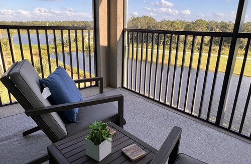 Lakewood Ranch Condo | Golf, Pools, Shops in highly Desired Lakewood National Golf Club