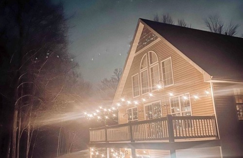 Bellaire House | Golf & Ski Oasis - short drive to Torch Lake.