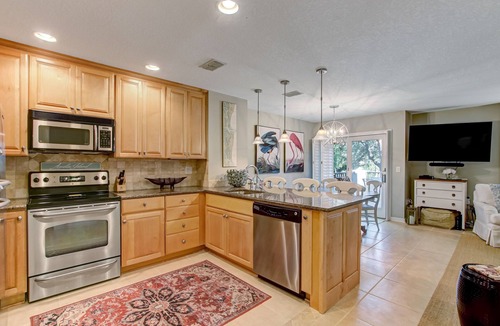 Amelia City House | Gorgeous 2nd Floor Sailmaker Villa | Private Patio Overlooking Pool | Purchasable Summer Beach Club Access