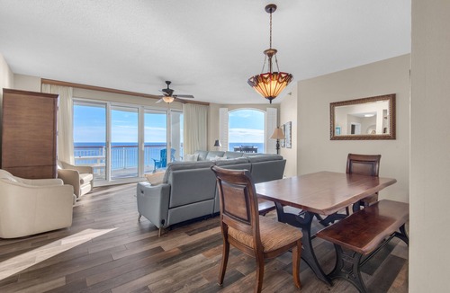 Navarre Beach Condo | Gorgeous Beachfront w/Beach Service