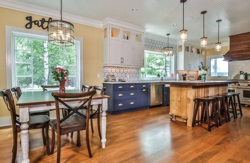 Eagle River House | Gorgeous Historic Home on the Eagle River Chain of Lakes! Sleeps 30!
