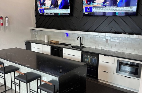 North Decatur House | Gorgeous Modern Compound w/private resort backyard & full outdoor kitchen