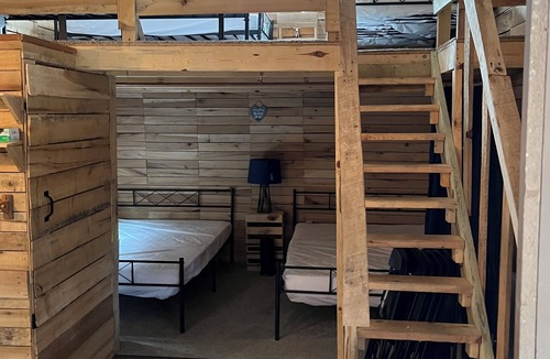 Corinth Cabin | Granna's Place: Rustic Charm & Comfort for Large Groups