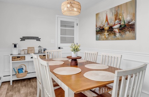Old Saybrook House | Great Hammcock Getaway, cozy home, hot tub, fire pit, beaches nearby.