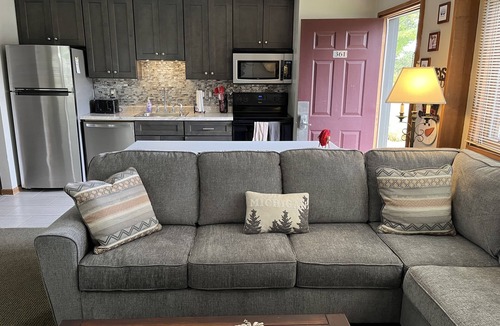 Boyne Falls Condo | Great Value- OPEN Aug 17-26 -BOYNE MOUNTAIN - MOUNTAIN VILLA - 3bedrm 2 bath