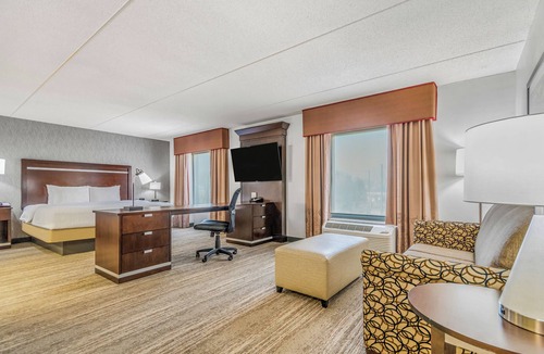 Romulus Hotel | Hampton Inn & Suites Detroit/Airport - Romulus
