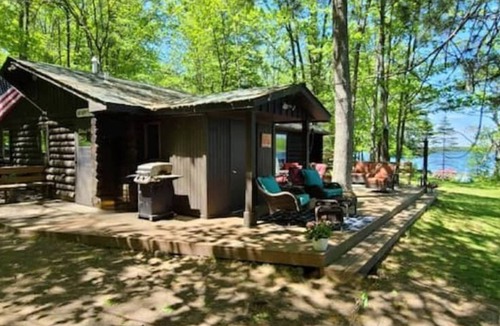 Spooner Cabin | Happy Shores Log Cabin on Spooner Lake