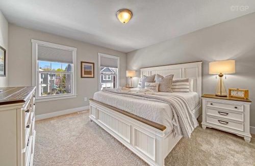 South Haven House | Harbor Splash - Steps to Indoor Pool