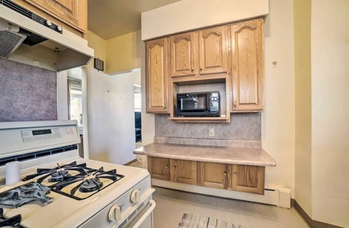 Johnstown House | Harold Hidden Haven - Close to area Hospitals