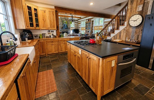 Lynn House | Hawk's View | Tryon Mountain Retreat with Hot Tub & Long-Range Views
