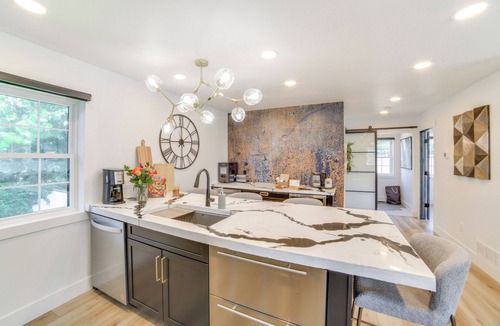 Gladstone House | Heated Garage, Walk to Waterfront: Michigan Escape