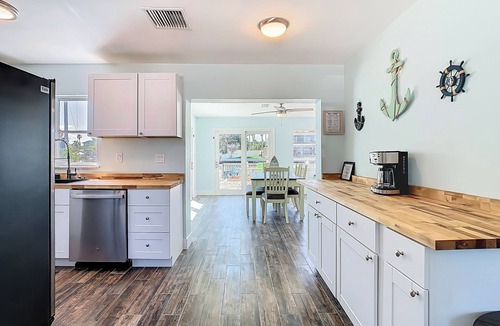 Spring Hill House | Heated Pool Waterfront Private Beach Dock Kayaks