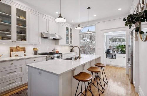 Southwest Minneapolis House | Hidden Gem 5 bedroom by the Lake – Newly Renovated Lynnhurst Escape