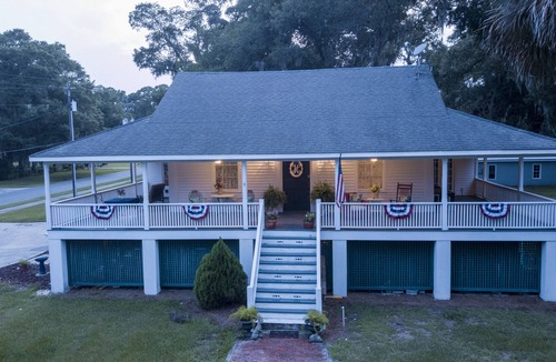 St. Marys House | Historic "Cannon Ball" House Close to Cumberland ferry and historic down town.