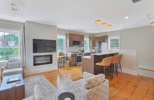 Lenox Apartment | Historical Housatonic Street apartment