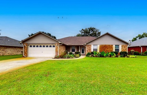 Ono Island House | Home with kitchen patio playground central AC & WD
