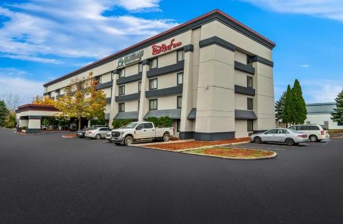 Flint Hotel | HomeTowne Studios by Red Roof Flint