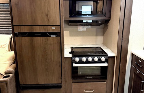 Homosassa RV Rental | Homosassa Springs- Waypoint Pool Family Friendly Wi-FI Near Springs