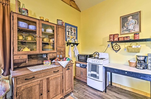 Nappanee Cabin | 'Honey House Cabin' - A Quiet Countryside Retreat!