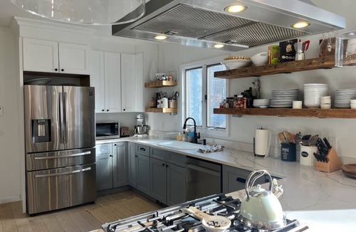 New Marlborough House | Hot tub, Sauna, Game Room, Fireplaces + Heated Pool in Summer!