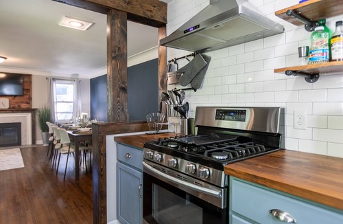 Diamond Lake House | Hot tub, Selfie Wall, 5 min to Mall of America & Airport