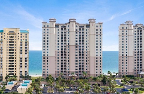 Ono Island Condo | Indigo 504E BeachFront!Bonus Den,Best View&Amenities HUGE Pool!HotTub Pickleball